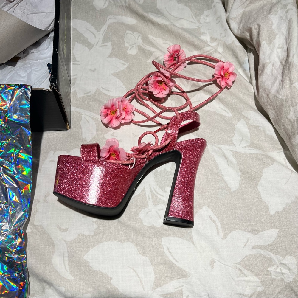 CLUBEXX PLATFORM HIBISCUS HEELS 🌺